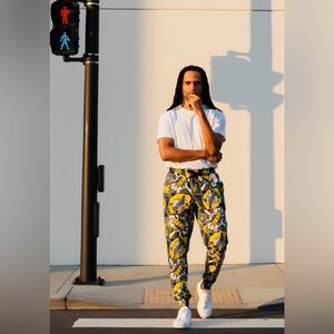 NWT Oh Snap! SZ L OR XL yellow/gray/black/white “boom/bang” print jogger